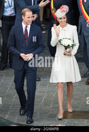 Catherine, Herzogin von Cambridge und `Prinz William, Herzog von Cambridge, nehmen am 4. August 2014 an einem Empfang im Rathaus von Mons in Belgien Teil. Dies ist Teil einer Reihe von Ereignissen zum 100. Jahrestag des Beitritts Großbritanniens zum Ersten Weltkrieg. Stockfoto